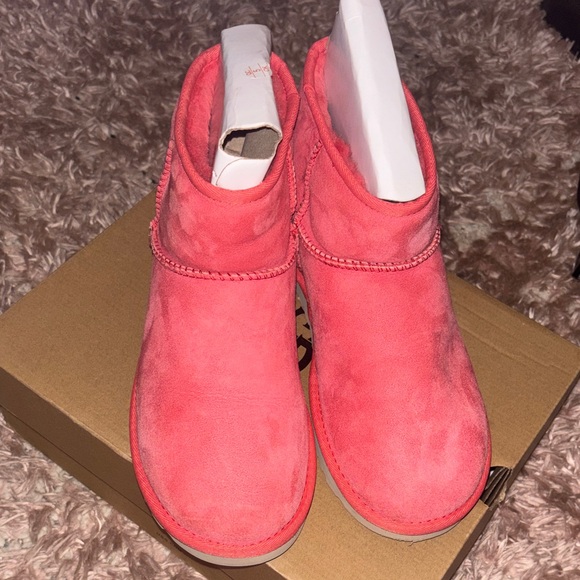 UGG Classic Mini II Boots in Red - Picture 4 of 5